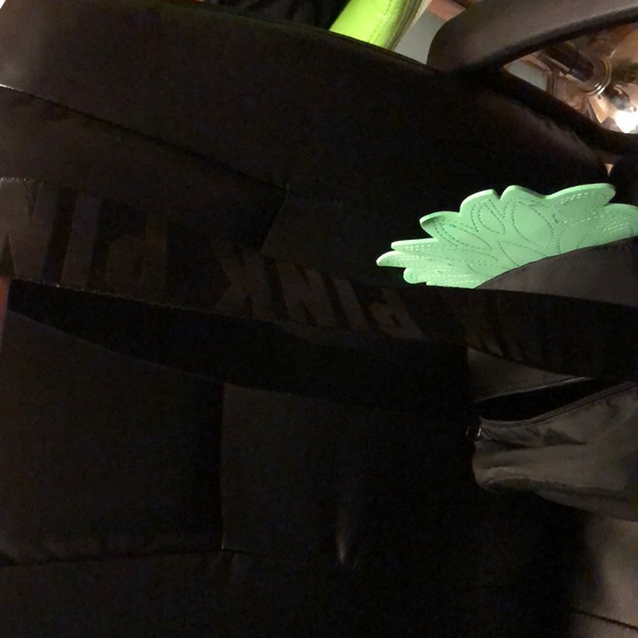 PINK pineapple cooler - Picture 2 of 2